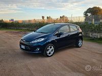 Usata Ford Fiesta Titanium 75 CV (55 kW) 2013 Blu Utilitaria