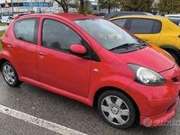 Usata Toyota Aygo Sol 68 CV (50 kW) 2007 Rosso Utilitaria