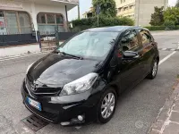 Usata Toyota Yaris Active 99 CV (72 kW) 2012 Nero Utilitaria