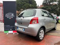 Usata Toyota Yaris Sol 69 CV (50 kW) 2006 Argento Berlina