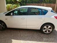 Usata Opel Astra 100 CV (73 kW) 2012 Bianco Berlina