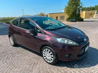 Usata Ford Fiesta 68 CV (50 kW) 2010 Viola Berlina