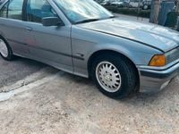 Usata BMW 318 116 CV (85 kW) 1991 Grigio Berlina
