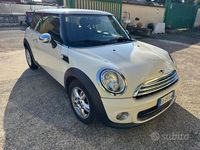 Usata Mini Cooper D 89 CV (65 kW) 2012 Beige Utilitaria