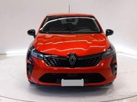 Usata Renault Clio V Techno 101 CV (74 kW) 2024 Orange metallizzato Berlina