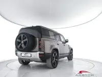 Usata Land Rover Defender SE 200 CV (147 kW) 2022 Marrone SUV