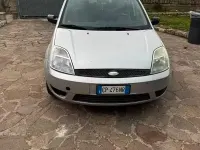 Usata Ford Fiesta 68 CV (50 kW) 2004 Grigio Utilitaria