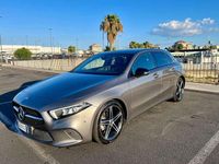 Usata Mercedes A180 116 CV (85 kW) 2019 Grigio Berlina