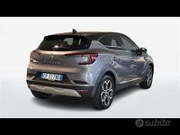 Usata Renault Captur Intens 101 CV (74 kW) 2023 Grigio chiaro SUV