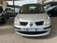 Käytetty Renault Modus Dynamique 75 HP (55 kW) 2008 Hopea Tila-auto