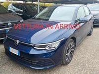 Usata VW Golf VIII Life 131 CV (96 kW) 2022 Blu Berlina
