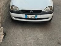 Usata Opel Corsa Edition 45 CV (33 kW) 2000 Bianco Utilitaria