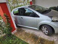 Gebraucht Toyota Aygo 69 PS (50 kW) 2011 Grau Kleinwagen