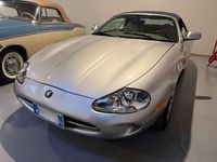 Begagnad Jaguar XK8 284 HK (208 kW) 1999 Silver Cab