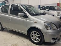 Usata Toyota Yaris 87 CV (63 kW) 2005 Grigio Utilitaria