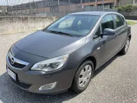 Usata Opel Astra Cosmo 101 CV (74 kW) 2012 Other Berlina