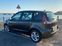 Usata Renault Scénic III Dynamique 110 CV (80 kW) 2011 Marrone Monovolume