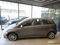 Usata Mercedes B200 Premium 140 CV (102 kW) 2011 Grigio scuro Monovolume