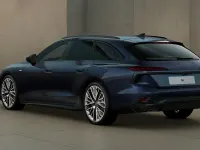 Nuova Audi A6 S-Line 367 CV (269 kW) 2026 Blu firmamento metallizzato Station wagon