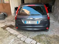 Usata Ford Fiesta 69 CV (50 kW) 2006 Grigio Utilitaria