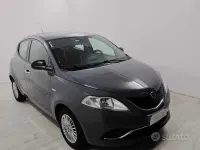 Usata Lancia Ypsilon Gold 69 CV (50 kW) 2016 Grigio scuro Utilitaria