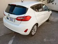Usata Ford Fiesta Titanium 86 CV (63 kW) 2019 Bianco Utilitaria
