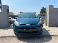 Usata Ford Fiesta 75 CV (55 kW) 2011 Grigio Utilitaria
