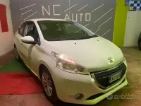Usata Peugeot 208 Allure 68 CV (50 kW) 2012 Bianco Utilitaria