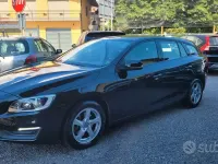 Usata Volvo V60 Dynamic 120 CV (88 kW) 2018 Nero Station wagon