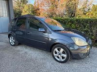 Usata Ford Fiesta Ghia 75 CV (55 kW) 2007 Grigio Berlina