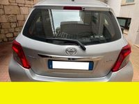 Usata Toyota Yaris Active 90 CV (66 kW) 2013 Grigio Berlina