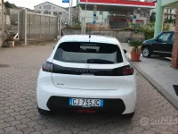 Usata Peugeot 208 Active 102 CV (75 kW) 2022 Bianco Utilitaria