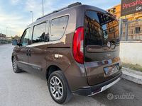 Usata Fiat Doblò Trekking 120 CV (88 kW) 2016 Marrone Monovolume