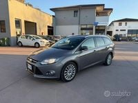 Begagnad Ford Focus Titanium 115 HK (84 kW) 2012 Grå Kombi