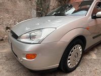 Usata Ford Focus Ambiente 90 CV (66 kW) 2001 Grigio Berlina