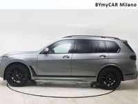 Usata BMW X7 M Sport 352 CV (258 kW) 2025 Frozen pure grey metallizzato SUV