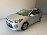Usata Kia Rio 82 CV (60 kW) 2017 Grigio Berlina