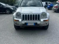 Usata Jeep Cherokee Sport 143 CV (105 kW) 2004 Grigio SUV