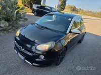 Usado Opel Adam 87 CV (63 kW) 2015 Negro Utilitario