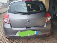 Usata Renault Clio II Dynamique 75 CV (55 kW) 2011 Grigio Berlina
