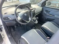 Usata Lancia Ypsilon Gold 95 CV (69 kW) 2015 Bianco Utilitaria