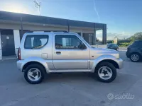 Usata Suzuki Jimny 82 CV (60 kW) 2003 Grigio SUV