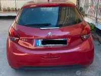 Usata Peugeot 208 68 CV (50 kW) 2018 Rosso Utilitaria