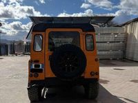 Usata Land Rover Defender 122 CV (89 kW) 1998 Arancione SUV