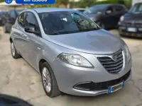 Usata Lancia Ypsilon 69 CV (50 kW) 2014 Argento Utilitaria