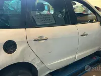 Usata Renault Scénic 110 CV (80 kW) 2010 Bianco Monovolume