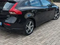 Usata Volvo V40 120 CV (88 kW) 2016 Nero Berlina
