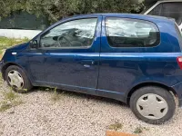 Usado Toyota Yaris 68 CV (50 kW) 1999 Azul Utilitario