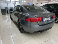 Usata Jaguar XE R-Sport 179 CV (131 kW) 2017 Grigio Berlina