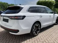 Usata VW Passat R-line 150 CV (110 kW) 2025 Bianco Station wagon